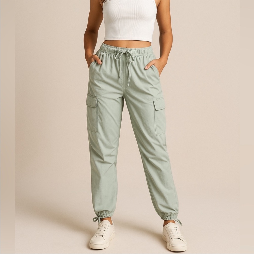 ABERCROMBIE & FITCH CARGO ANKLE PANTS IN GREEN SIZE MEDIUM